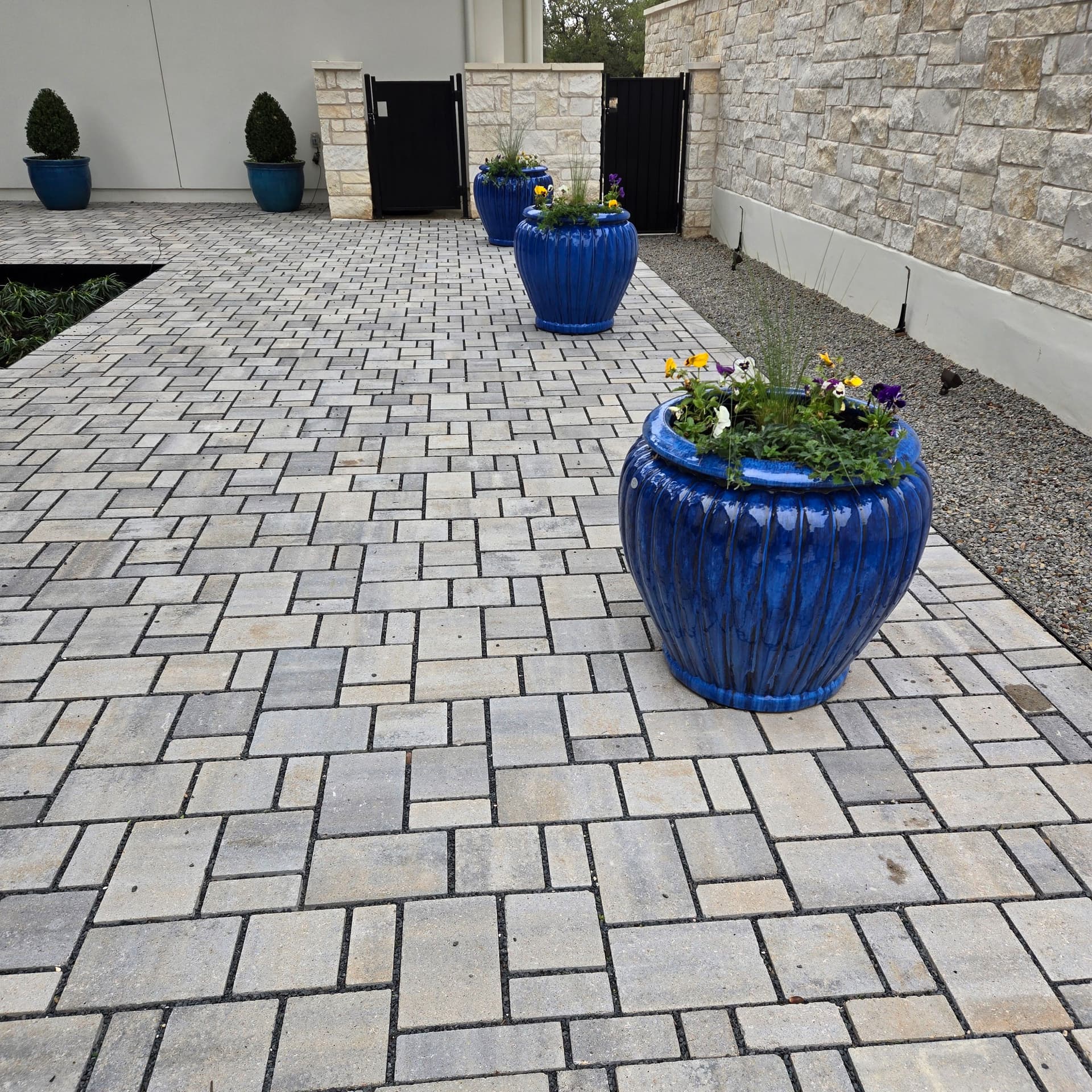 Gallery photos for Fresh Mulch and Container Planting Done Right in Georgetown: Image #1